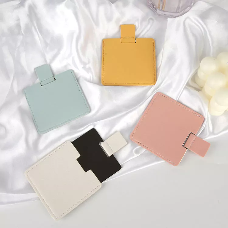 Miroir de poche de la taille d'une carte de crédit