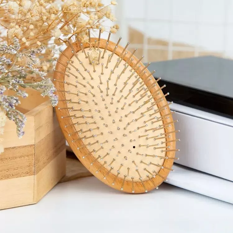 Brosse à cheveux en bois